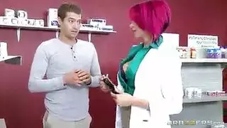 نجمت الإباحية الشقراء آنا بيل باركس تخدم معجبًا آسيويًا