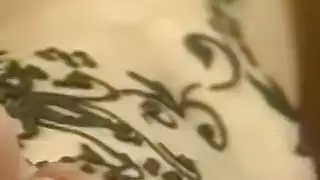 إيلاج مزدوج قاسي: فتاة عربية تأخذ قضيبين كبيرين