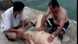 مص للقضيب وجنس في الهواء الطلق مع عربيات مثيرات