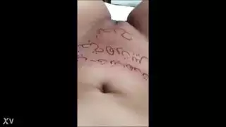 فرج عربي صعب الامتلاء بقضيب مزيف