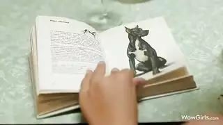 استمناء بنت عذراء: تلمس كسها الضيق المبلل بأصابعها