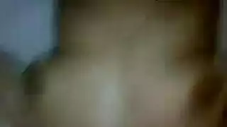 حلوات يظهرن كسوكسهن الجميلة ويتبولن بقوة