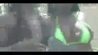 يجيب ضهرو فيها