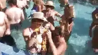 راقصات مؤخرات كبيرة يحصلن على حشو مهواتهن بإيلاج عنيف