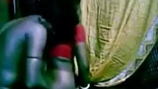 الوالدان غائبان، وقت إباحي جامح